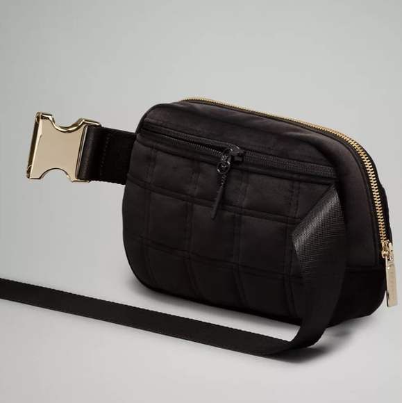 🎁🖤Brand New Never Used Black Velour Lululemon Belt Bag!! Sold Out In Stores! - Picture 2 of 9